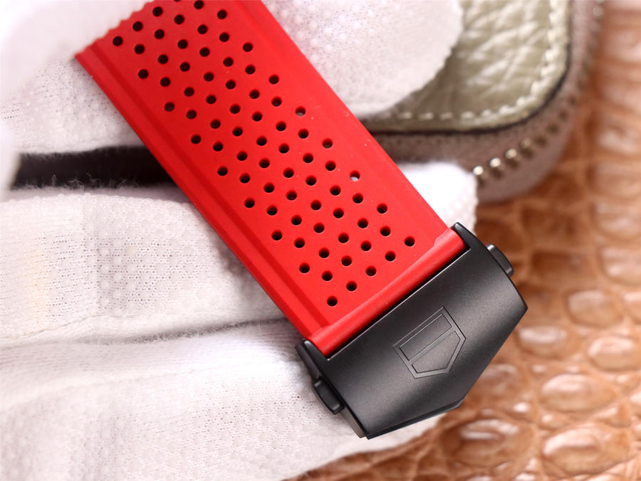 泰格豪雅卡萊拉XF廠 CAR2A1Z.FT6044￥3980-高仿錶