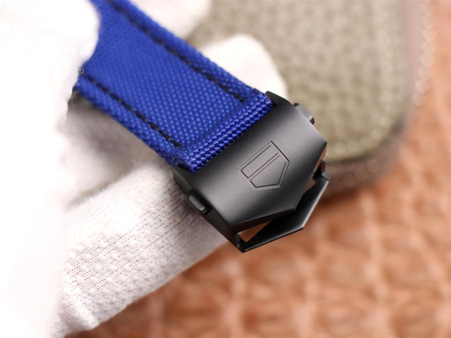 泰格豪雅復刻手錶視頻 V6廠泰格豪雅CALIBRE 5競潛繫列￥2980-高仿錶