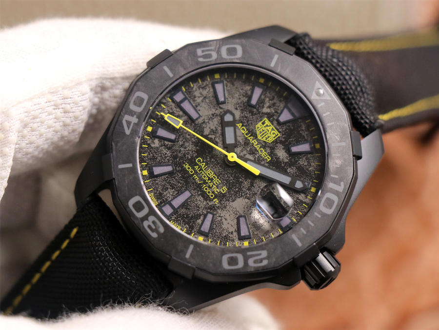 泰格豪雅競潛復刻手錶版本對比 TB廠泰格豪雅競潛繫列WBD218B.FC6446￥3280-高仿錶