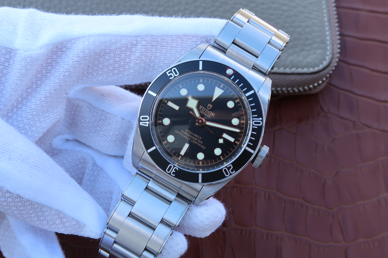 高仿帝舵那裏有實體店 ZF帝舵啟承繫列m79230n-0002¥2680-高仿錶 高仿帝舵那裏有實體店 ZF帝舵啟承繫列m79230n-0002¥2680-高仿錶