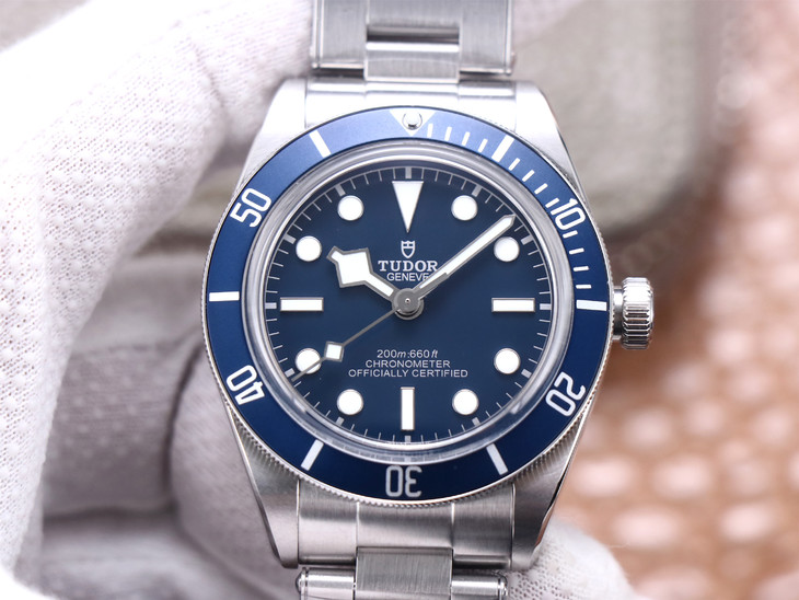 帝舵機械男錶1比1高仿價格 ZF帝舵碧灣 M79030b-0001 藍舵￥2980 -高仿錶