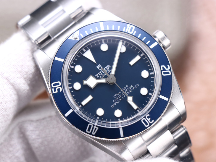 帝舵機械男錶1比1高仿價格 ZF帝舵碧灣 M79030b-0001 藍舵￥2980 -高仿錶