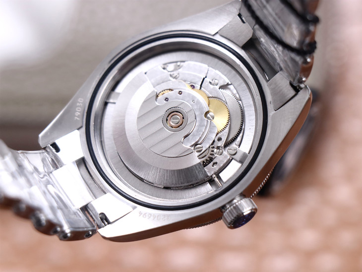 帝舵機械男錶1比1高仿價格 ZF帝舵碧灣 M79030b-0001 藍舵￥2980 -高仿錶