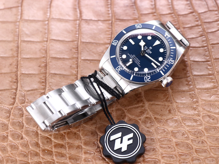 帝舵機械男錶1比1高仿價格 ZF帝舵碧灣 M79030b-0001 藍舵￥2980 -高仿錶