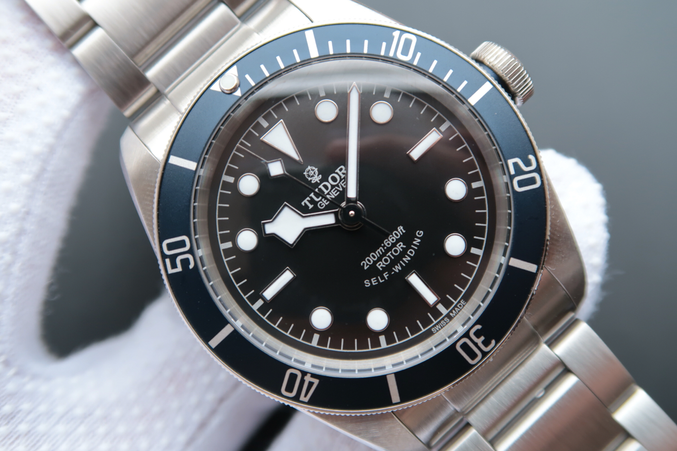 ZF帝駝小藍花HERITAGE BLACK BAY繫列79220B不銹鋼錶帶¥2880-高仿錶 ZF帝駝小藍花HERITAGE BLACK BAY繫列79220B不銹鋼錶帶¥2880-高仿錶