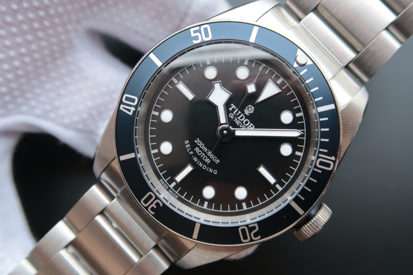 ZF帝駝小藍花HERITAGE BLACK BAY繫列79220B不銹鋼錶帶¥2880-高仿錶 ZF帝駝小藍花HERITAGE BLACK BAY繫列79220B不銹鋼錶帶¥2880-高仿錶