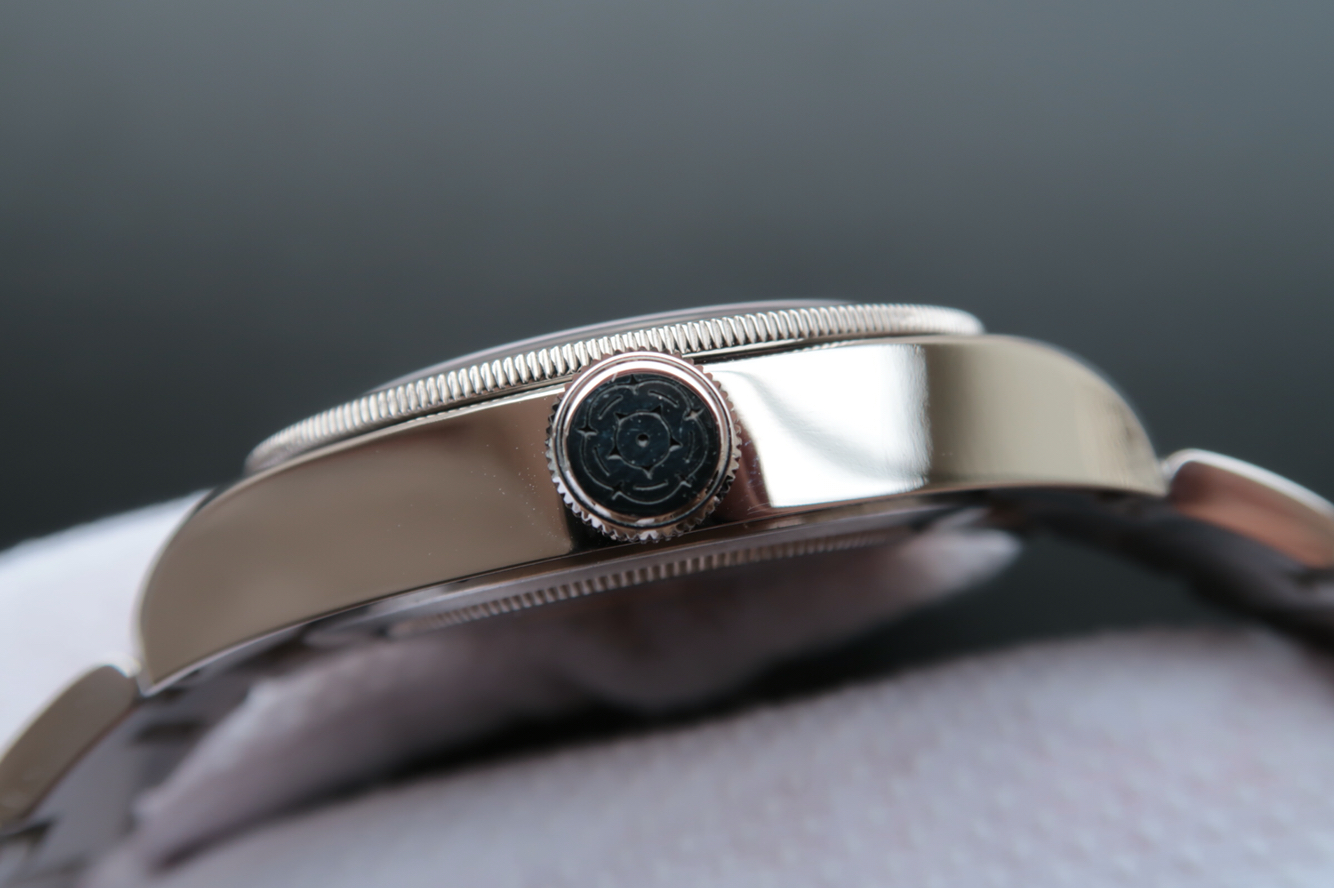 ZF帝駝小藍花HERITAGE BLACK BAY繫列79220B不銹鋼錶帶¥2880-高仿錶 ZF帝駝小藍花HERITAGE BLACK BAY繫列79220B不銹鋼錶帶¥2880-高仿錶