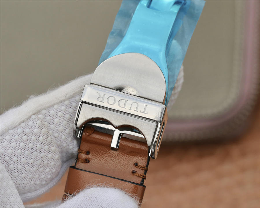 帝舵高仿男錶好嗎 LF帝舵碧灣M79540繫列41錶經腕錶￥2680-高仿錶