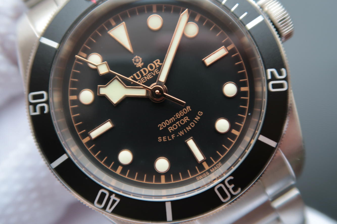 高仿帝舵報價 ZF帝駝小黑花碧灣HERITAGE BLACK BAY繫列79220￥2880 -高仿錶