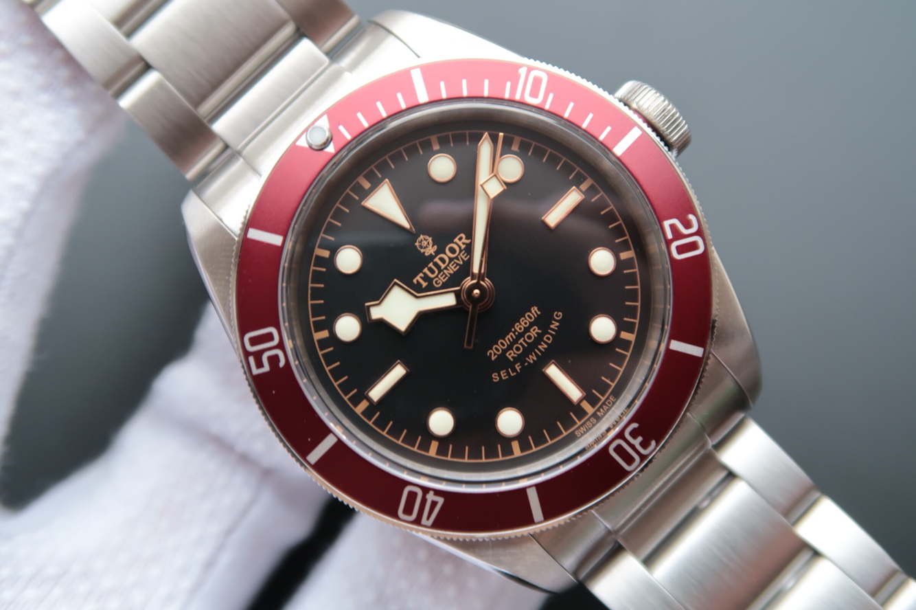 精仿帝舵鋼帶手錶報價 ZF帝駝小紅花V7版碧灣79220R¥2680-高仿錶 精仿帝舵鋼帶手錶報價 ZF帝駝小紅花V7版碧灣79220R¥2680-高仿錶