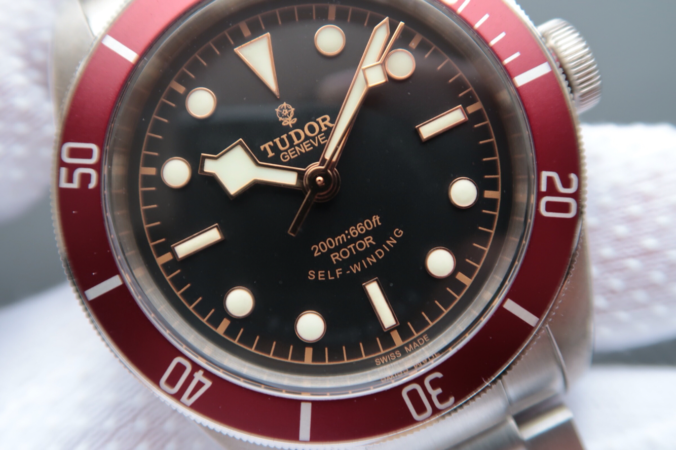 精仿帝舵鋼帶手錶報價 ZF帝駝小紅花V7版碧灣79220R¥2680-高仿錶 精仿帝舵鋼帶手錶報價 ZF帝駝小紅花V7版碧灣79220R¥2680-高仿錶