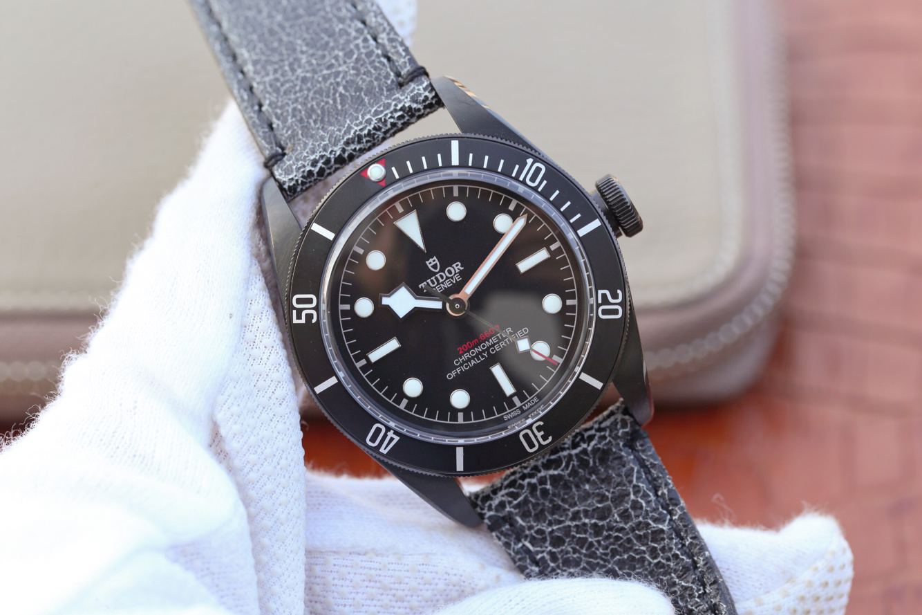 帝舵正品跟高仿區別 ZF帝舵原裝開模啟承繫列m79230dk￥3680-高仿錶