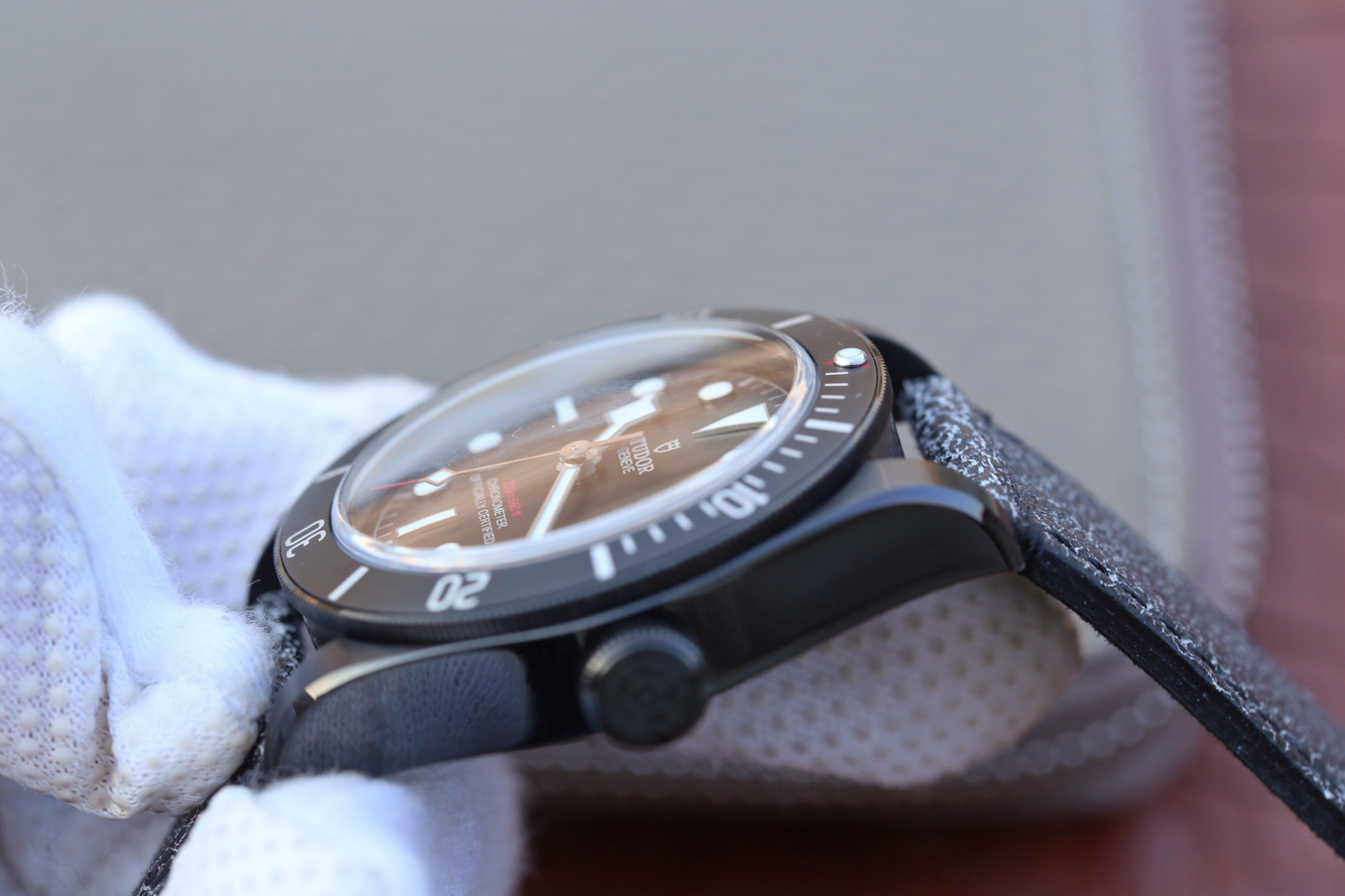 帝舵正品跟高仿區別 ZF帝舵原裝開模啟承繫列m79230dk￥3680-高仿錶