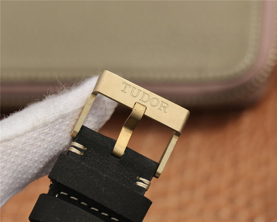 復刻手錶錶帝舵 XF帝舵碧灣青銅型貝克漢姆同款M79250BA-0001￥3980-高仿錶