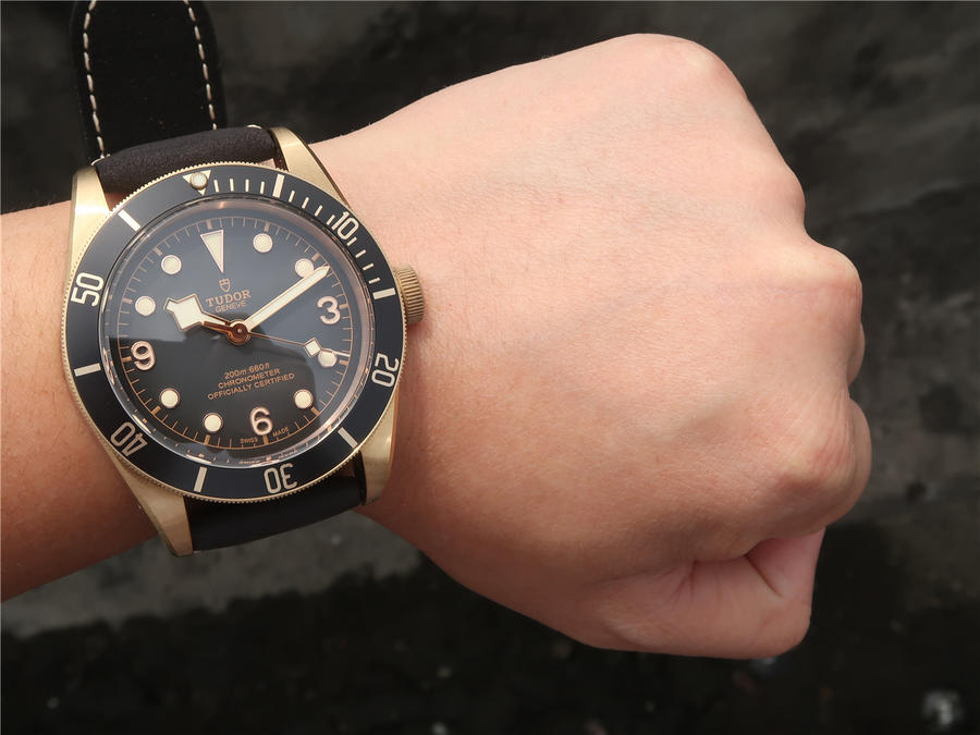 復刻手錶錶帝舵 XF帝舵碧灣青銅型貝克漢姆同款M79250BA-0001￥3980-高仿錶