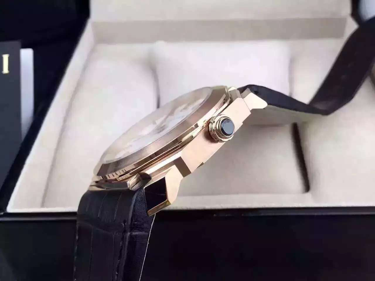 寶格麗復刻手錶 寶格麗OCTO繫列102119 BGOP38WGLD中性機械錶¥2980-高仿錶 寶格麗復刻手錶 寶格麗OCTO繫列102119 BGOP38WGLD中性機械錶¥2980-高仿錶