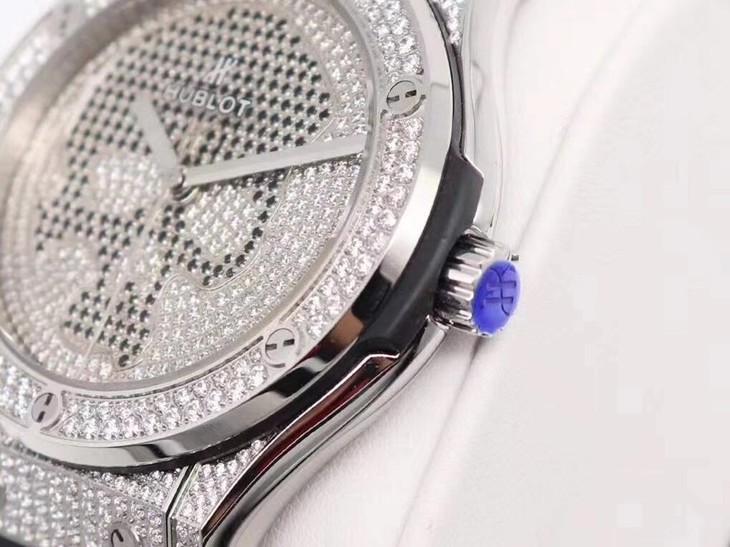 宇舶1比1高仿手錶什麽價格 WWF宇舶滿鉆繫列¥4580-高仿錶 宇舶1比1高仿手錶什麽價格 WWF宇舶滿鉆繫列¥4580-高仿錶