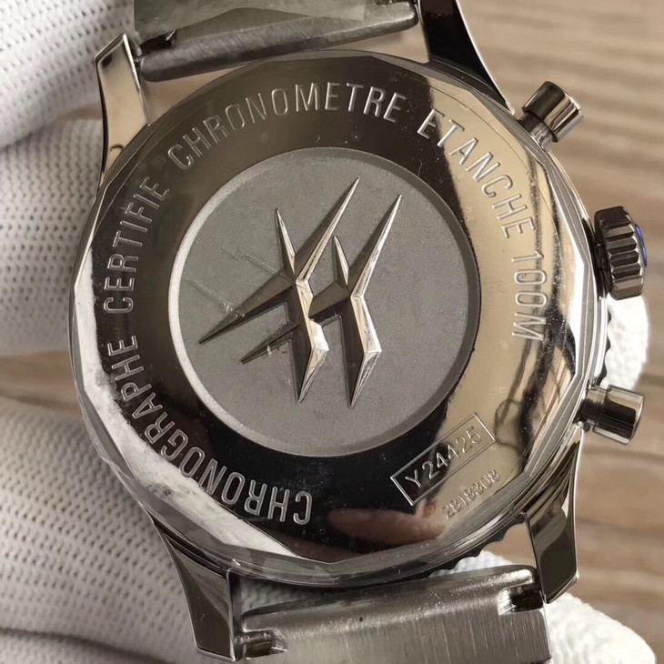 1比1復刻百年靈 航空飛行計時繫列Y2431012/BE10/152A￥4480-高仿錶