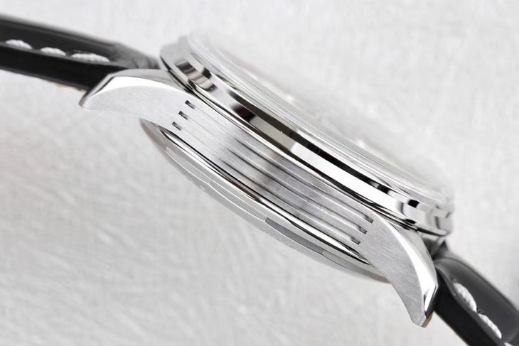 百年靈璞雅熊貓1比1復刻 gf百年靈璞雅繫列AB0118221B1P2 灰盤￥3680-高仿錶