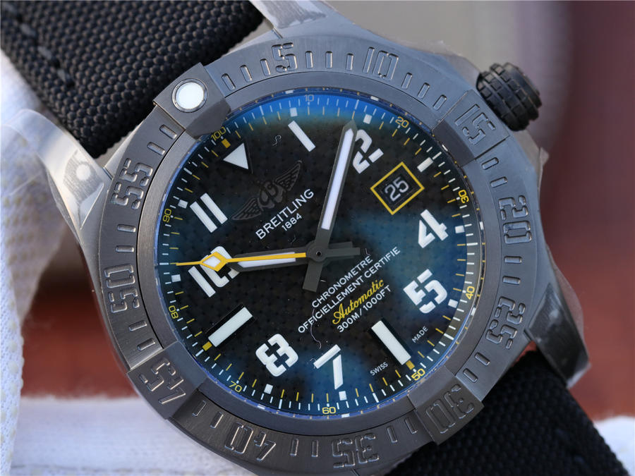 百年靈黑鳥原單和復刻手錶 TW百年靈復仇者黑鳥偵察機碳纖面V173104T|BF89|100W|M20BASA￥3480-高仿錶