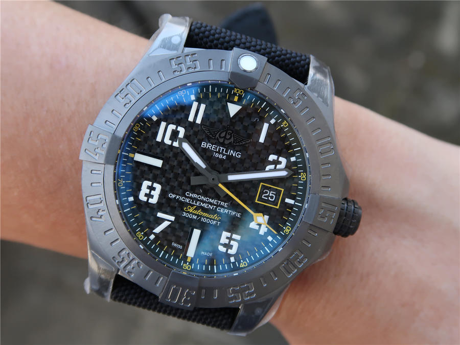 百年靈黑鳥原單和復刻手錶 TW百年靈復仇者黑鳥偵察機碳纖面V173104T|BF89|100W|M20BASA￥3480-高仿錶