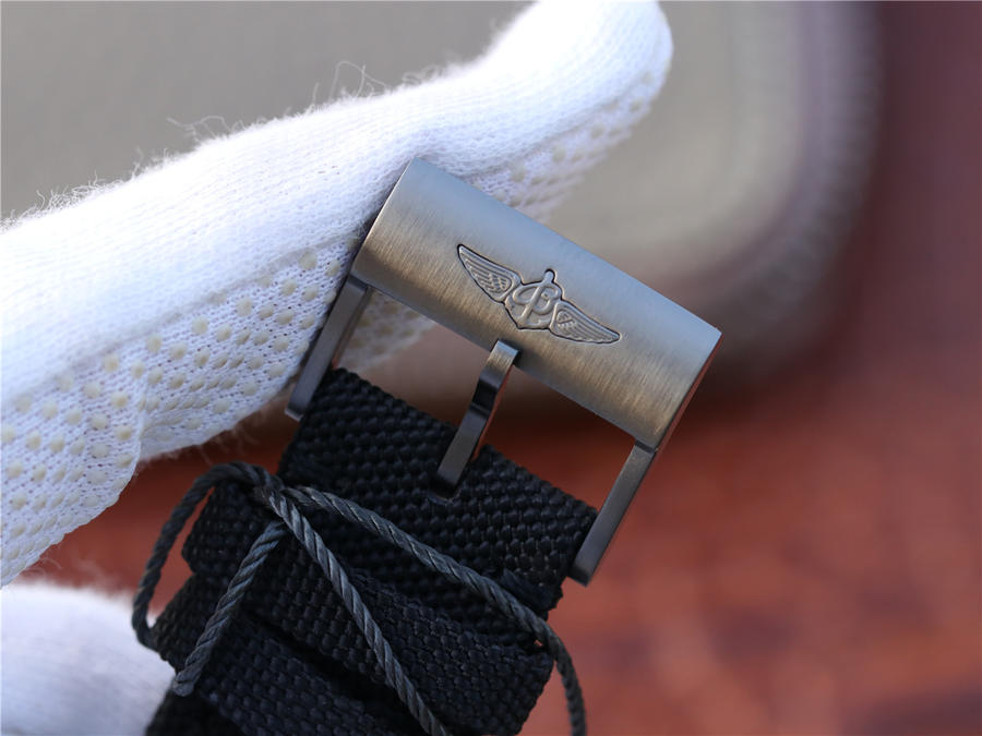 百年靈黑鳥原單和復刻手錶 TW百年靈復仇者黑鳥偵察機碳纖面V173104T|BF89|100W|M20BASA￥3480-高仿錶