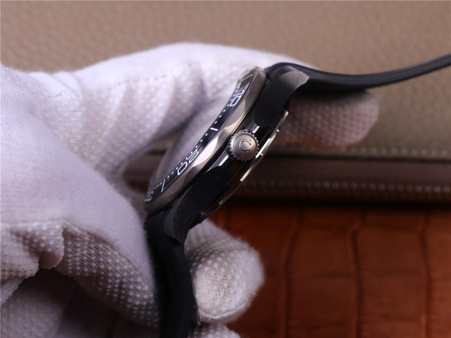 歐米茄海馬300復刻手錶款 VS廠歐米茄海馬繫列210.92.44.20.01.001￥3880-高仿錶