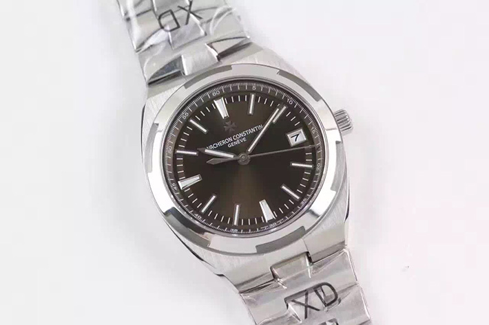 江詩丹頓Vacheron ConstantinOverseas縱橫四海繫列4500V/110A-B146 棕面 男士￥3480-高仿錶