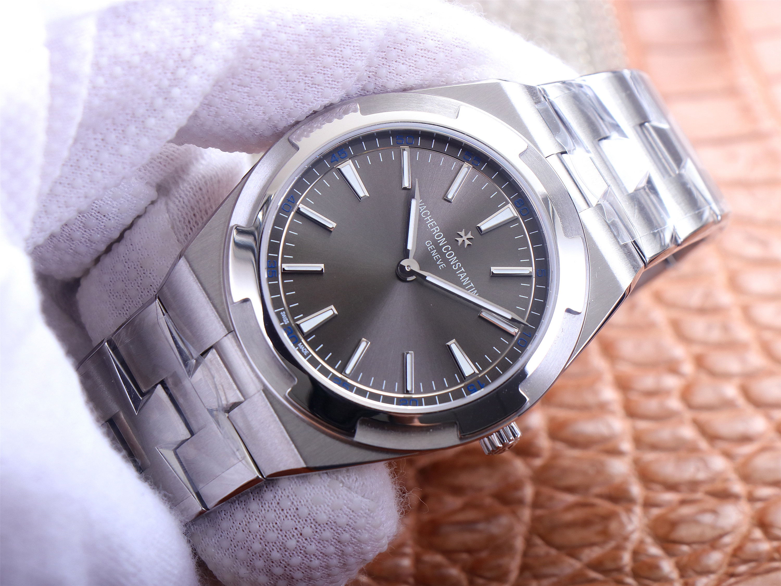 江詩丹頓縱橫四海一比一一比一高仿 xf廠出品江詩丹頓2000V/120G-B122 灰盤￥4580-高仿錶