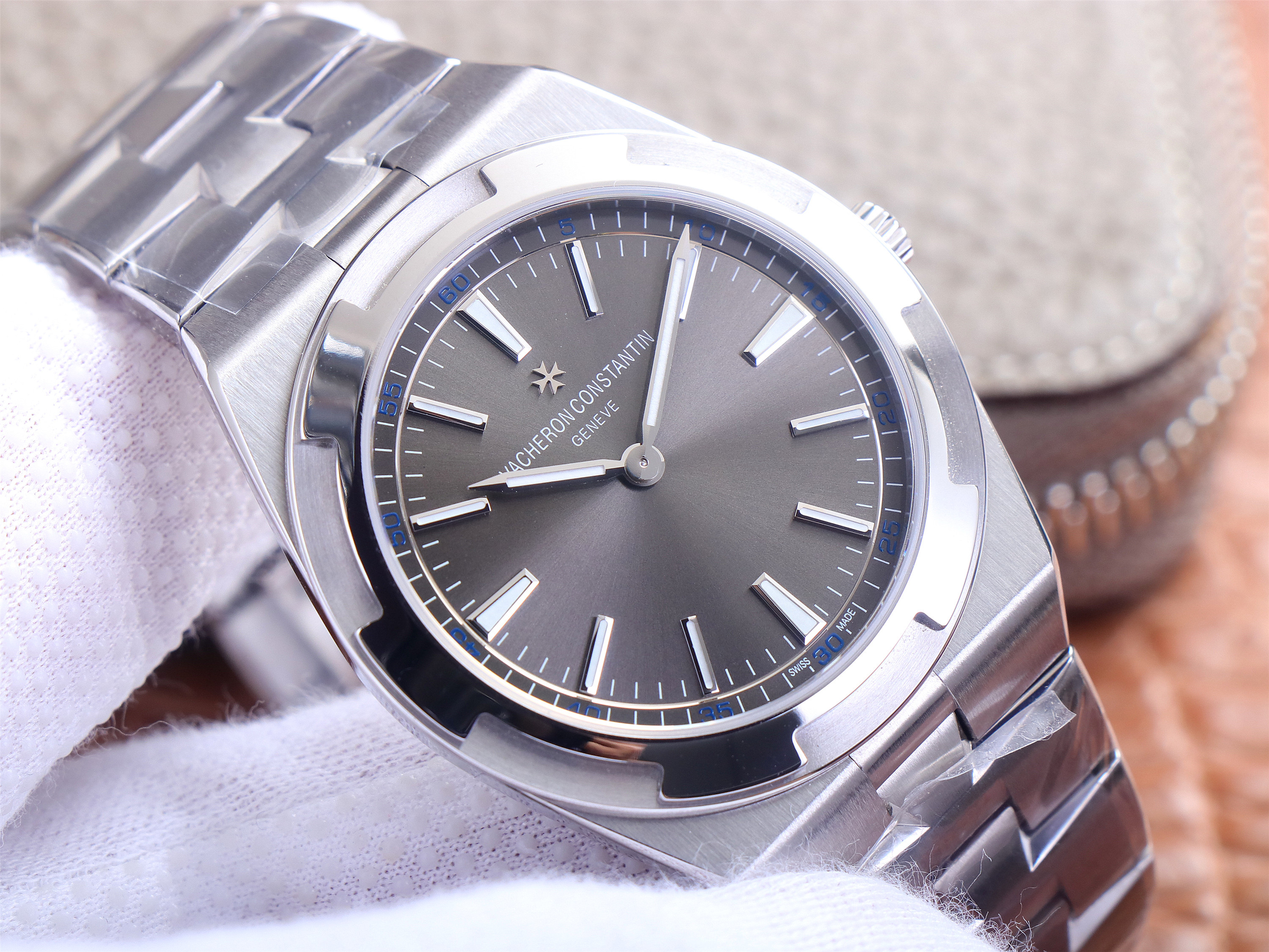 江詩丹頓縱橫四海一比一一比一高仿 xf廠出品江詩丹頓2000V/120G-B122 灰盤￥4580-高仿錶