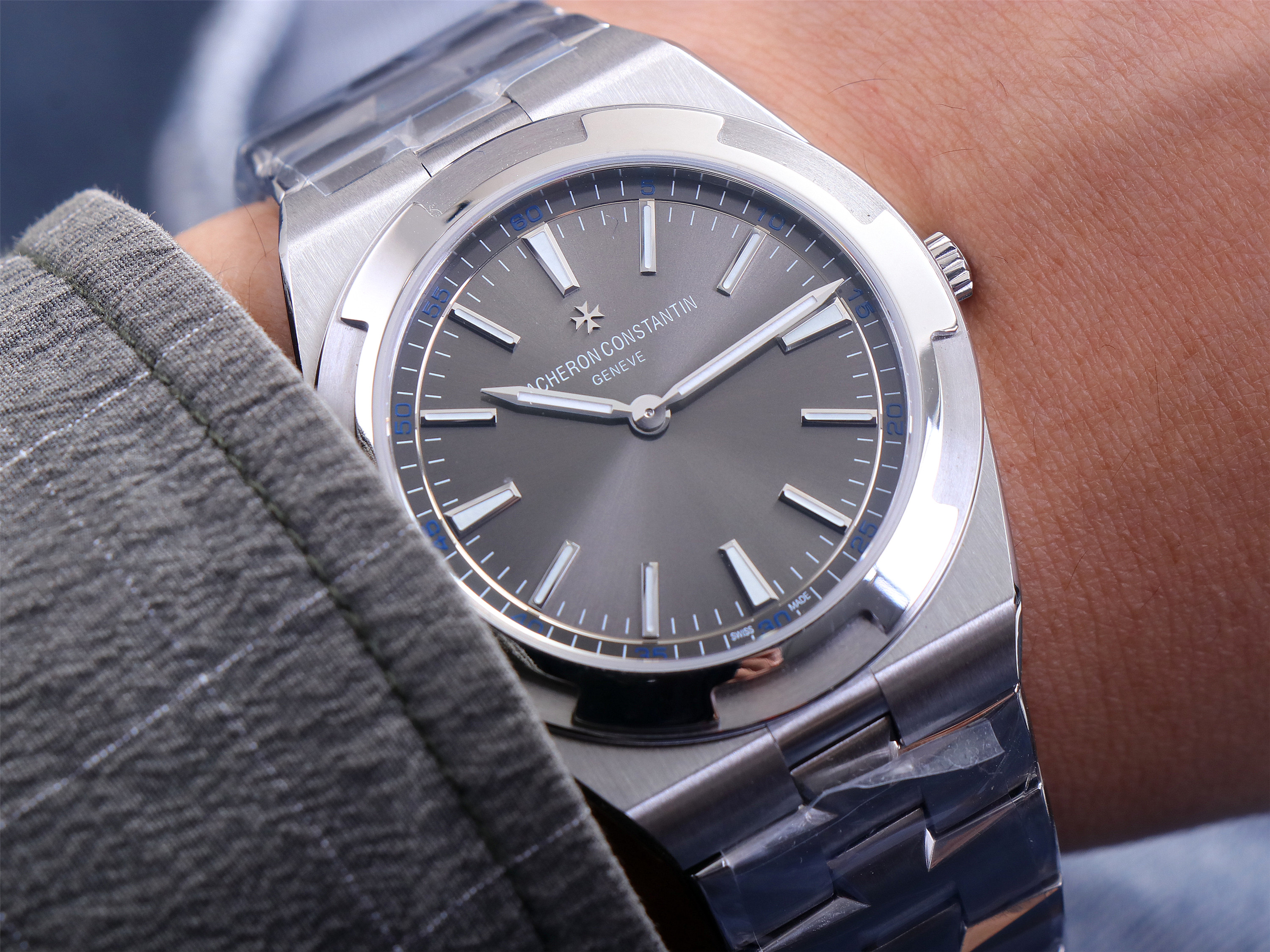 江詩丹頓縱橫四海一比一一比一高仿 xf廠出品江詩丹頓2000V/120G-B122 灰盤￥4580-高仿錶