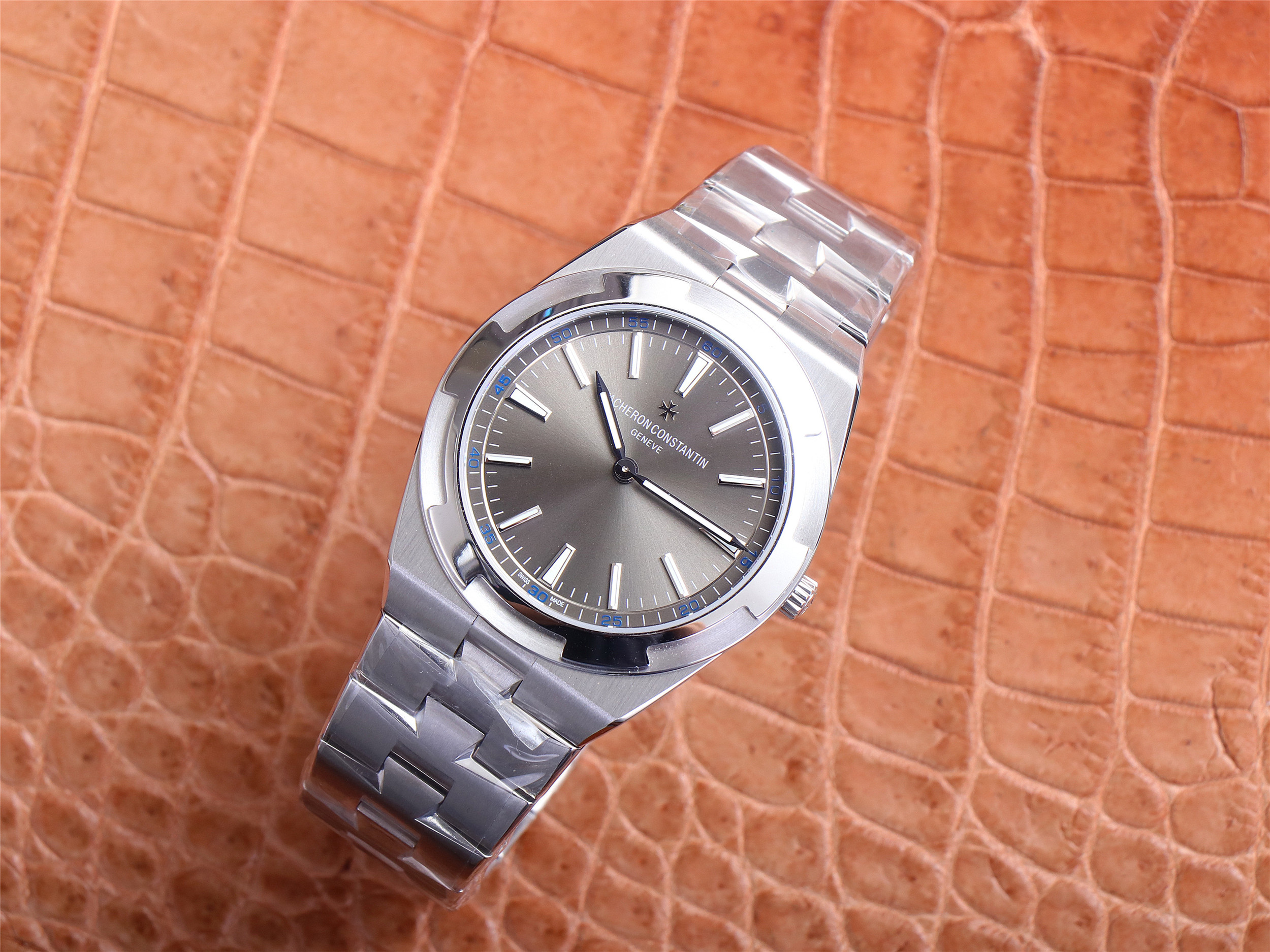 江詩丹頓縱橫四海一比一一比一高仿 xf廠出品江詩丹頓2000V/120G-B122 灰盤￥4580-高仿錶