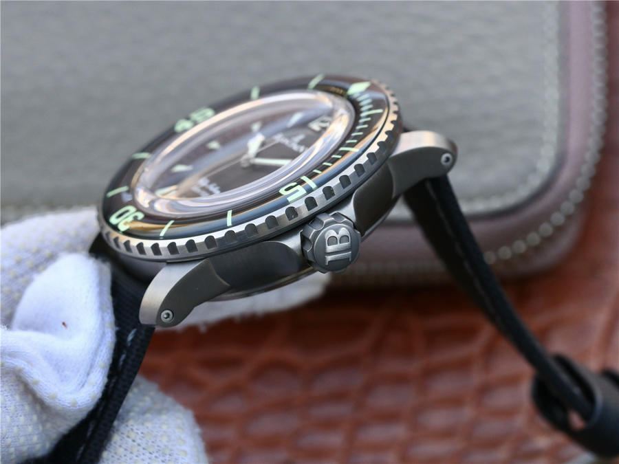 復刻手錶寶珀五十噚值得買嗎 HG寶珀全新的五十噚大日歴5050-12B30-B52A¥4580-高仿錶 復刻手錶寶珀五十噚值得買嗎 HG寶珀全新的五十噚大日歴5050-12B30-B52A¥4580-高仿錶