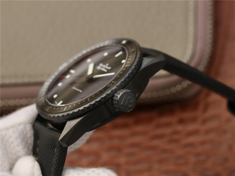 寶珀新款五十復刻手錶錶 GF寶珀五十噚5000-0130-B52A￥4380-高仿錶