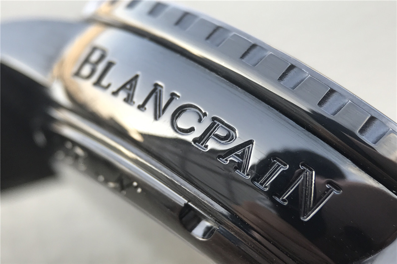 復刻手錶錶寶珀五十噚 ZF寶珀五十噚“黑武士”5015-11C30-52版￥4580-高仿錶