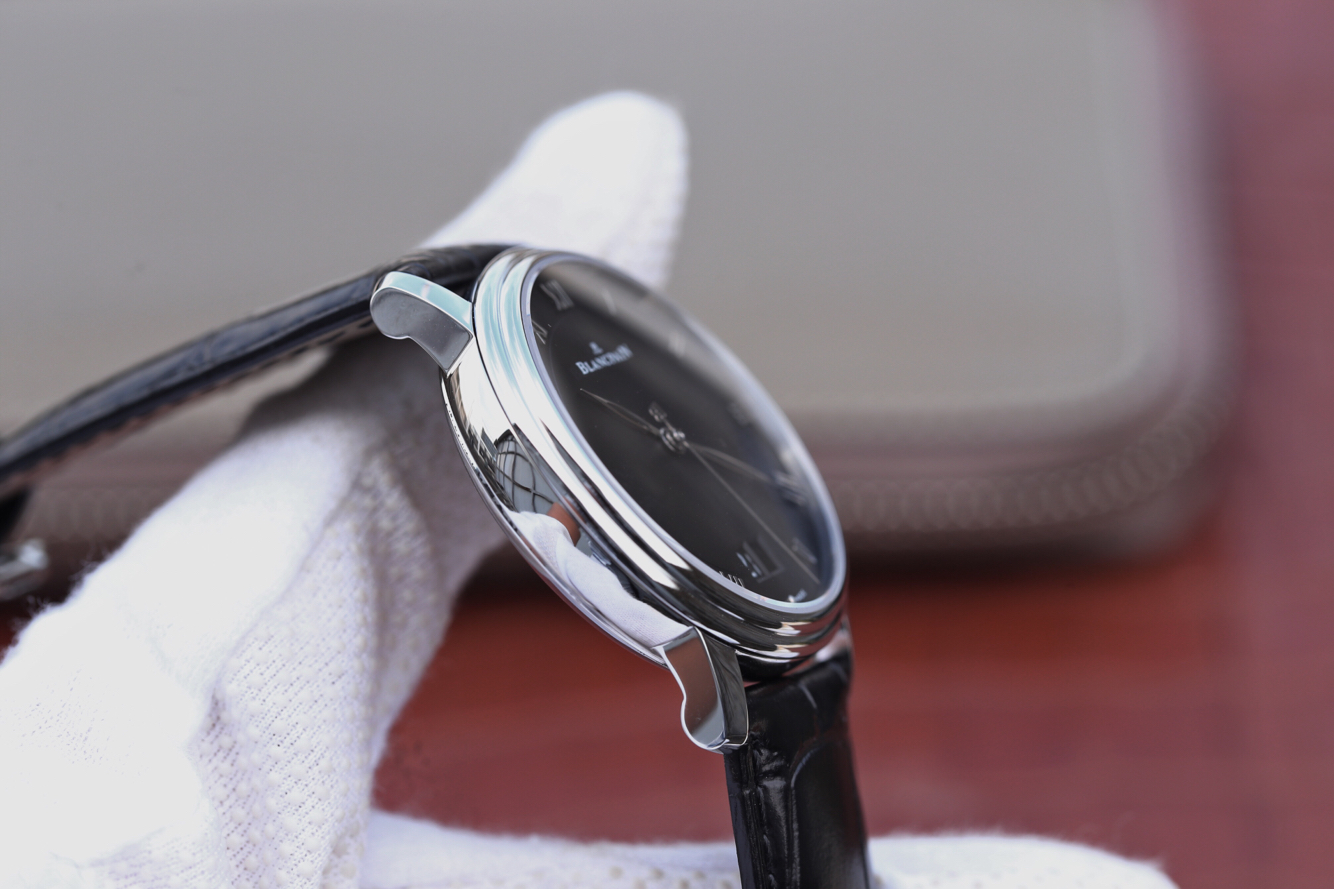 寶珀手錶精仿 寶珀經典繫列6669大日歴視窗腕錶￥3180-高仿錶