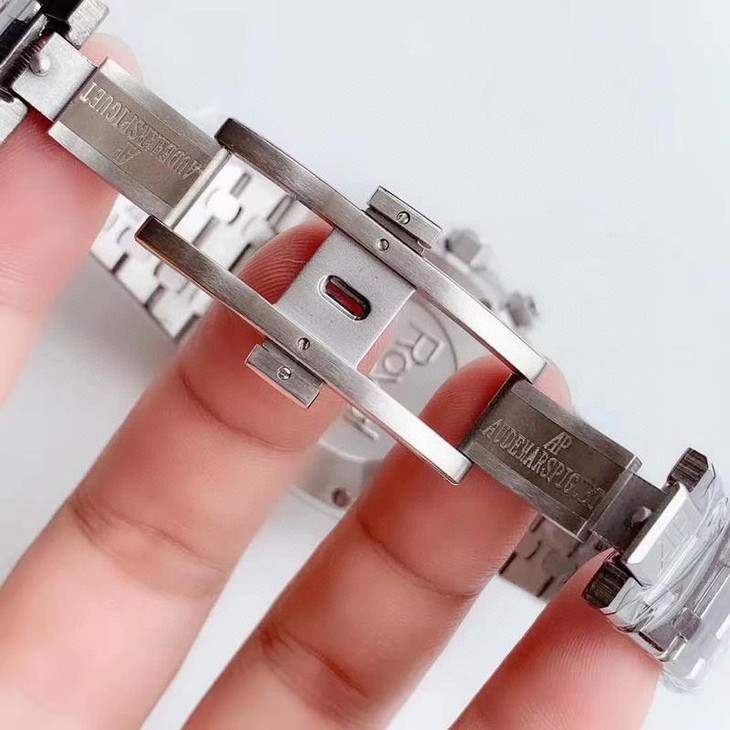 愛彼皇家橡樹繫列1比1復刻腕錶 bf愛彼皇家橡樹繫列26315ST.OO.1256ST.02￥3980-高仿錶