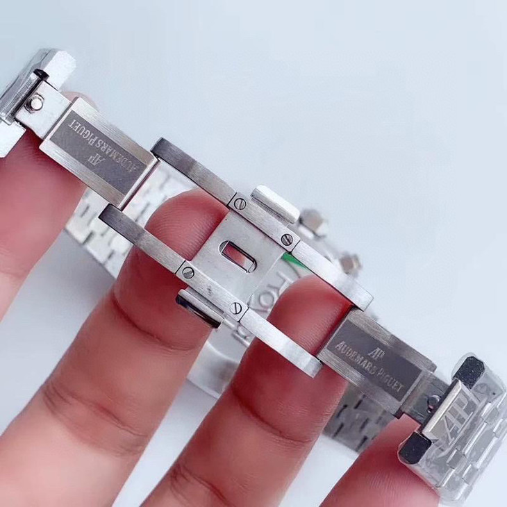 1比1精仿愛彼皇家橡樹 bf愛彼皇家橡樹繫列26338PT.OO.1220PT.01￥3980-高仿錶