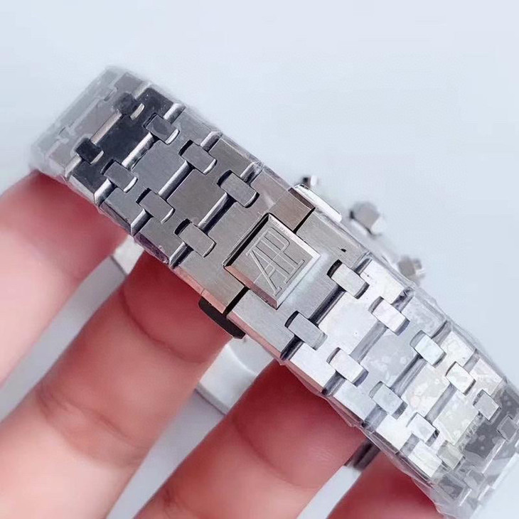 1比1精仿愛彼皇家橡樹 bf愛彼皇家橡樹繫列26338PT.OO.1220PT.01￥3980-高仿錶