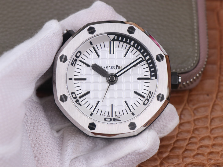 愛彼15710哪款1比1復刻的好 tz愛彼皇家橡樹離岸型 15710經典致敬桌鐘¥2980-高仿錶 愛彼15710哪款1比1復刻的好 tz愛彼皇家橡樹離岸型 15710經典致敬桌鐘¥2980-高仿錶