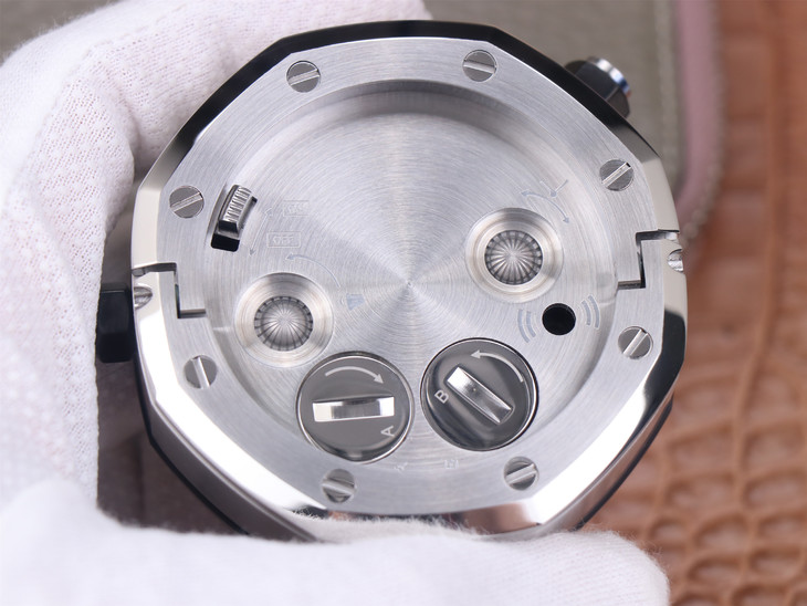 愛彼15710哪款1比1復刻的好 tz愛彼皇家橡樹離岸型 15710經典致敬桌鐘¥2980-高仿錶 愛彼15710哪款1比1復刻的好 tz愛彼皇家橡樹離岸型 15710經典致敬桌鐘¥2980-高仿錶