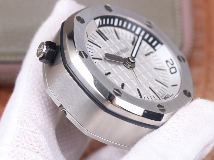 愛彼15710哪款1比1復刻的好 tz愛彼皇家橡樹離岸型 15710經典致敬桌鐘¥2980-高仿錶 愛彼15710哪款1比1復刻的好 tz愛彼皇家橡樹離岸型 15710經典致敬桌鐘¥2980-高仿錶