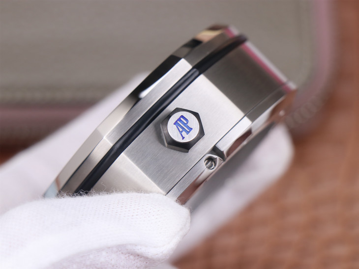 愛彼15710哪款1比1復刻的好 tz愛彼皇家橡樹離岸型 15710經典致敬桌鐘¥2980-高仿錶 愛彼15710哪款1比1復刻的好 tz愛彼皇家橡樹離岸型 15710經典致敬桌鐘¥2980-高仿錶