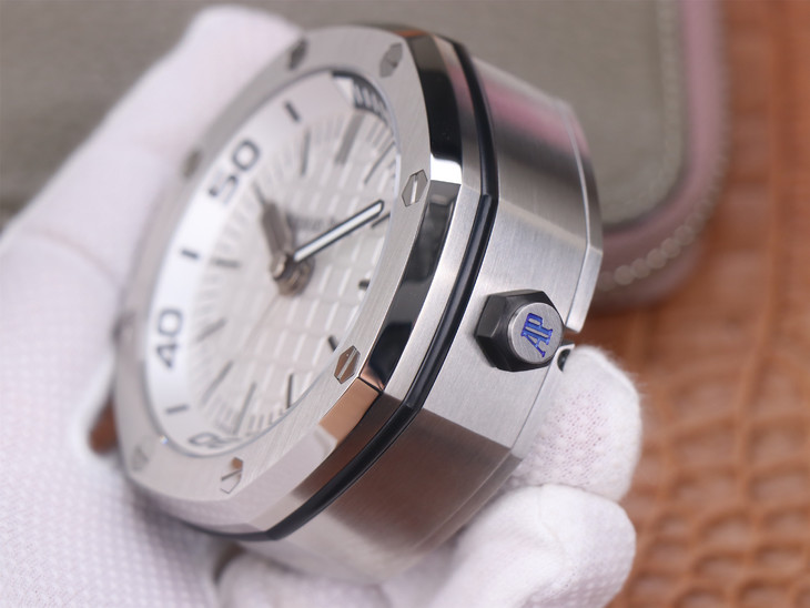 愛彼15710哪款1比1復刻的好 tz愛彼皇家橡樹離岸型 15710經典致敬桌鐘¥2980-高仿錶 愛彼15710哪款1比1復刻的好 tz愛彼皇家橡樹離岸型 15710經典致敬桌鐘¥2980-高仿錶