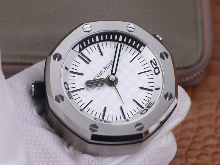 愛彼15710哪款1比1復刻的好 tz愛彼皇家橡樹離岸型 15710經典致敬桌鐘¥2980-高仿錶 愛彼15710哪款1比1復刻的好 tz愛彼皇家橡樹離岸型 15710經典致敬桌鐘¥2980-高仿錶