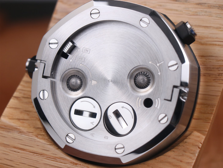 愛彼15710哪款1比1復刻的好 tz愛彼皇家橡樹離岸型 15710經典致敬桌鐘¥2980-高仿錶 愛彼15710哪款1比1復刻的好 tz愛彼皇家橡樹離岸型 15710經典致敬桌鐘¥2980-高仿錶