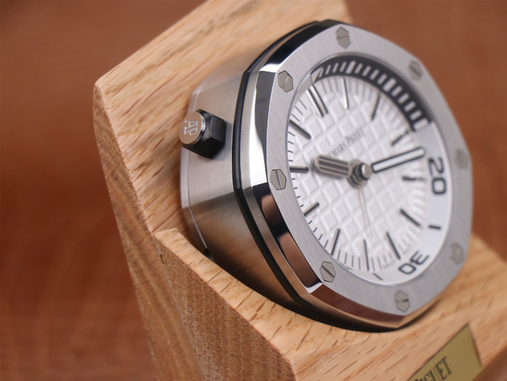 愛彼15710哪款1比1復刻的好 tz愛彼皇家橡樹離岸型 15710經典致敬桌鐘¥2980-高仿錶 愛彼15710哪款1比1復刻的好 tz愛彼皇家橡樹離岸型 15710經典致敬桌鐘¥2980-高仿錶