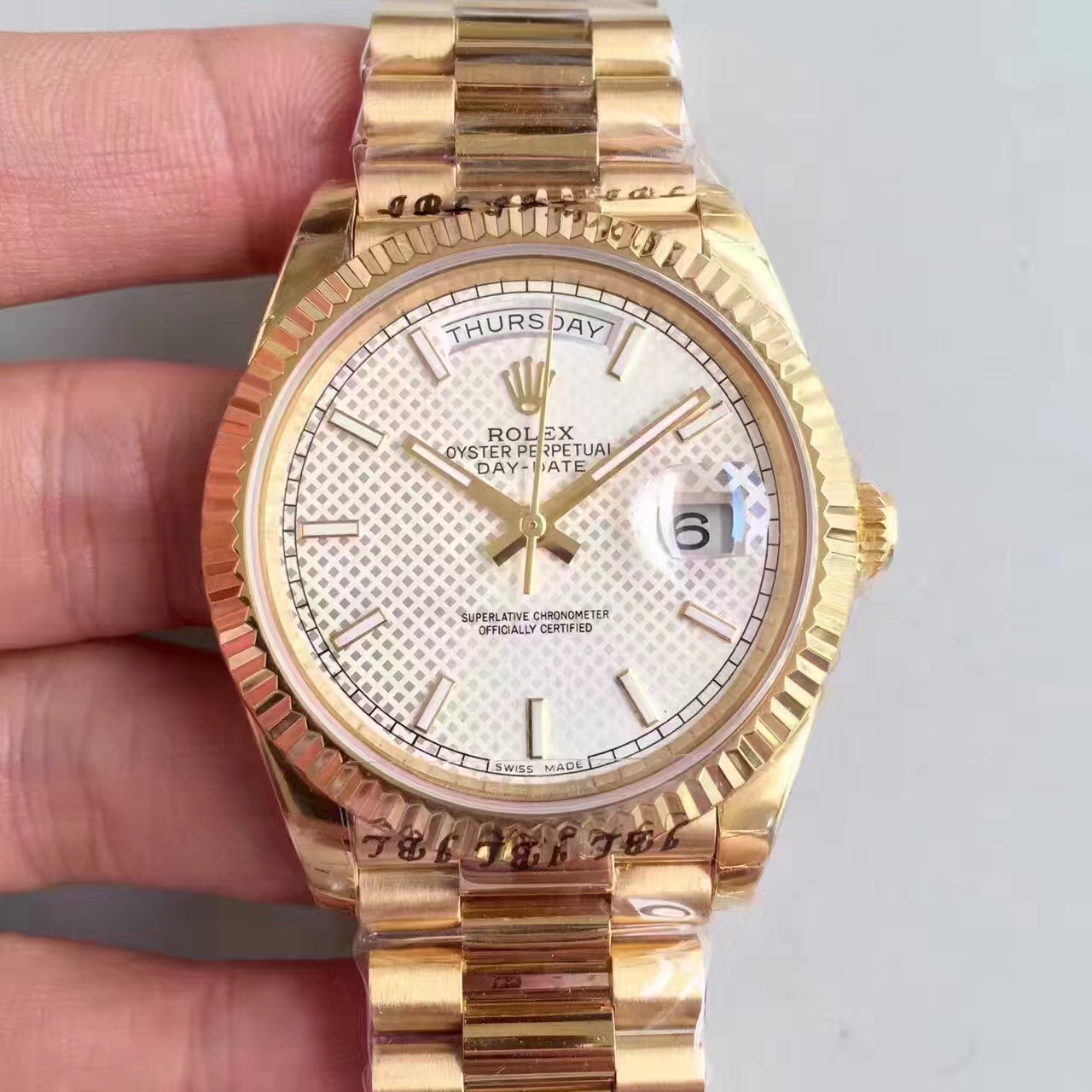 復刻一比一勞力士(Rolex)星期日歴型118238A-83208金錶全自動機械男錶-高仿錶 復刻一比一勞力士(Rolex)星期日歴型118238A-83208金錶全自動機械男錶-高仿錶