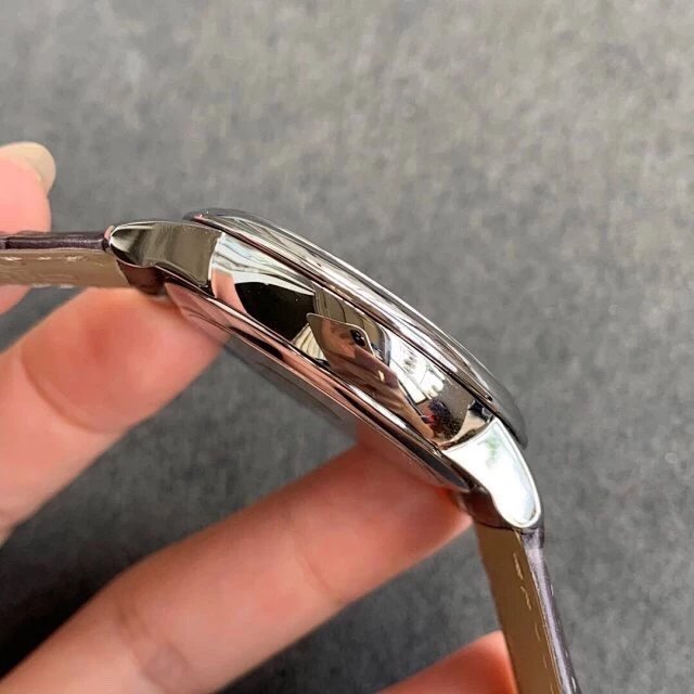 ZF廠歐米茄蝶飛系列424.13.40.21.02.001動能顯示經典白盤皮帶手表-高仿錶