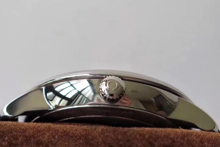 ZF廠歐米茄蝶飛系列424.13.40.21.02.001動能顯示經典白盤皮帶手表-高仿錶